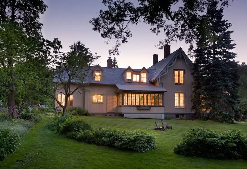 Gothic Eves Inn And Spa Bed And Breakfast