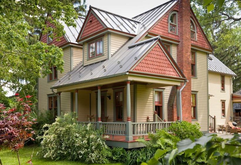 Gothic Eves Inn And Spa Bed And Breakfast