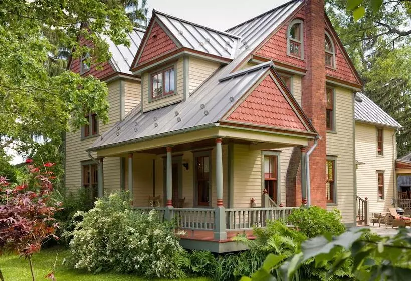 Gothic Eves Inn And Spa Bed And Breakfast