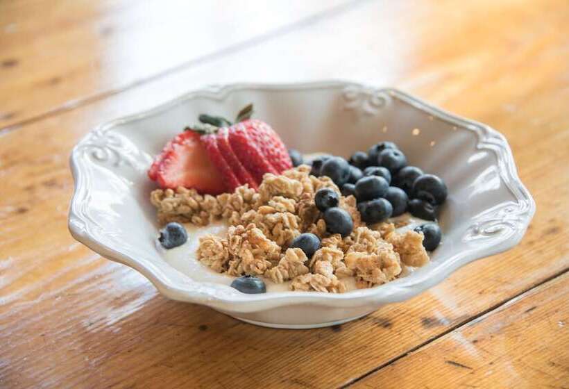 Gothic Eves Inn And Spa Bed And Breakfast