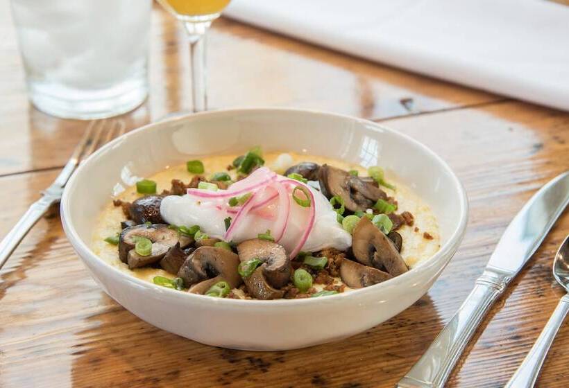 Gothic Eves Inn And Spa Bed And Breakfast