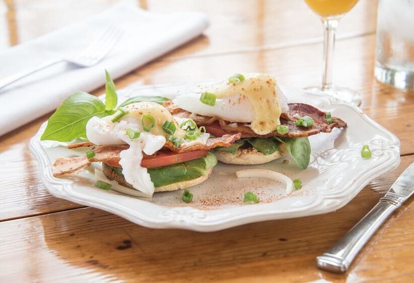 Gothic Eves Inn And Spa Bed And Breakfast