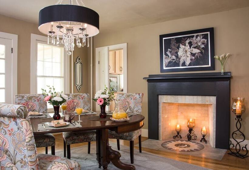 Gothic Eves Inn And Spa Bed And Breakfast