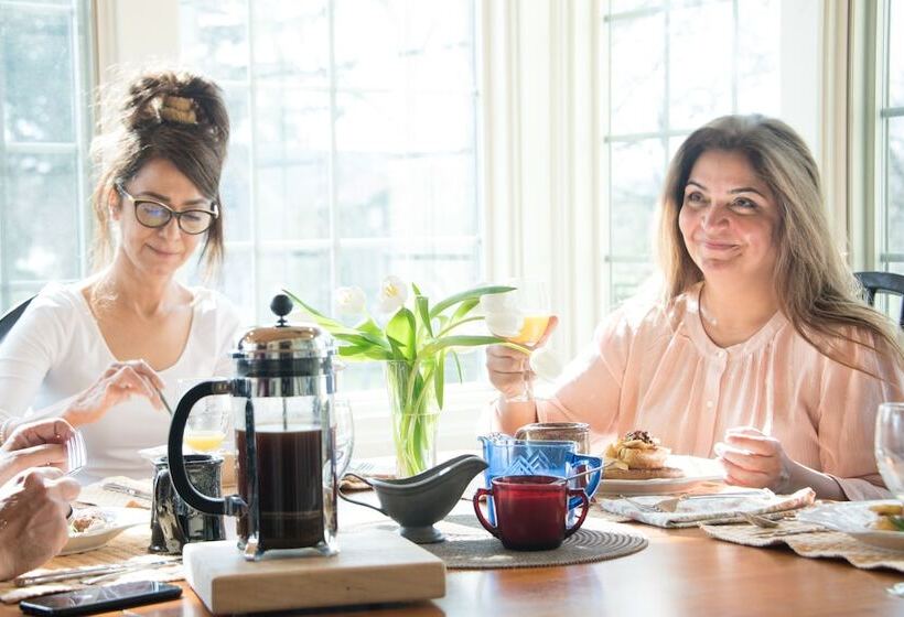 Gothic Eves Inn And Spa Bed And Breakfast