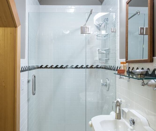 Gothic Eves Inn And Spa Bed And Breakfast