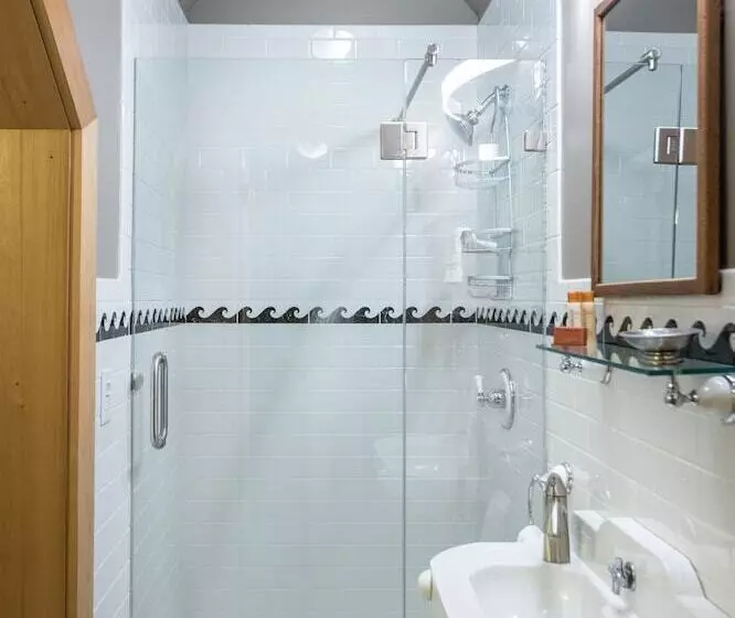 Gothic Eves Inn And Spa Bed And Breakfast