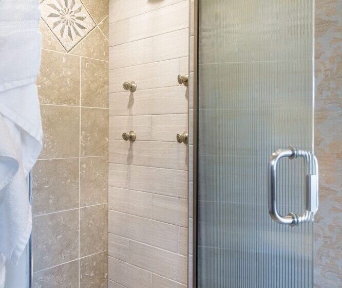 Gothic Eves Inn And Spa Bed And Breakfast