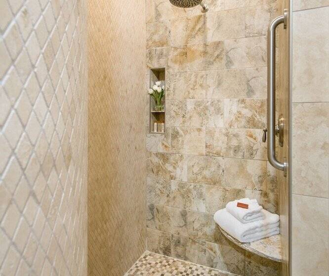 Gothic Eves Inn And Spa Bed And Breakfast