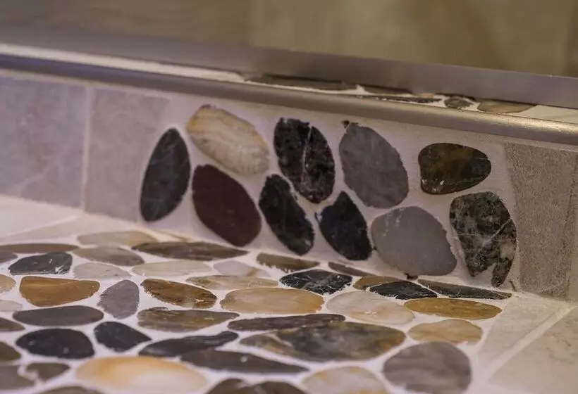 Gothic Eves Inn And Spa Bed And Breakfast