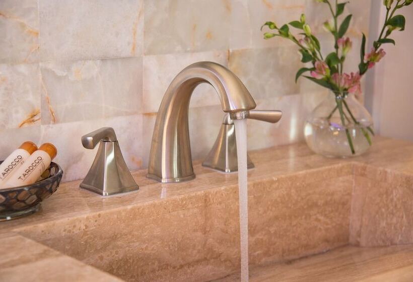 Gothic Eves Inn And Spa Bed And Breakfast