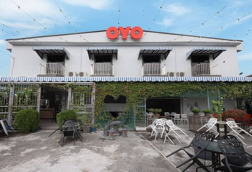 Отель Oyo 778 Bmw 2