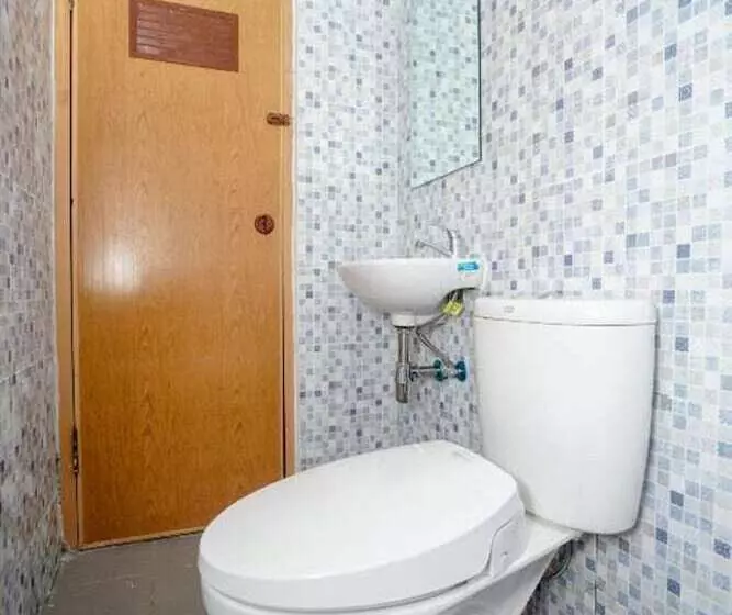 Oyo 443 Hotel Barlian