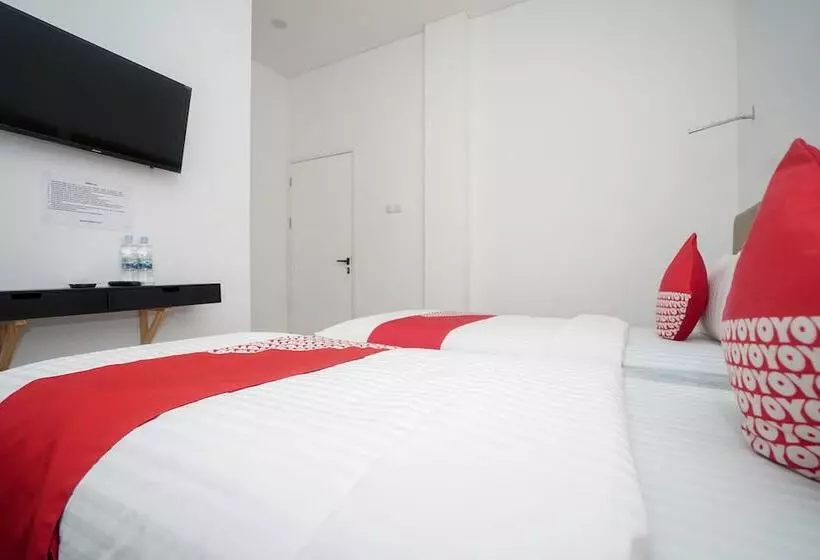 Oyo 443 Hotel Barlian