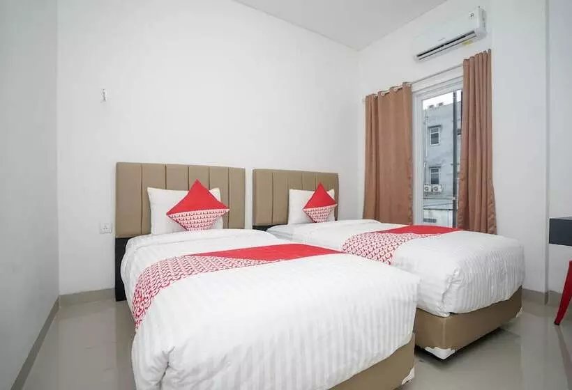 Oyo 443 Hotel Barlian