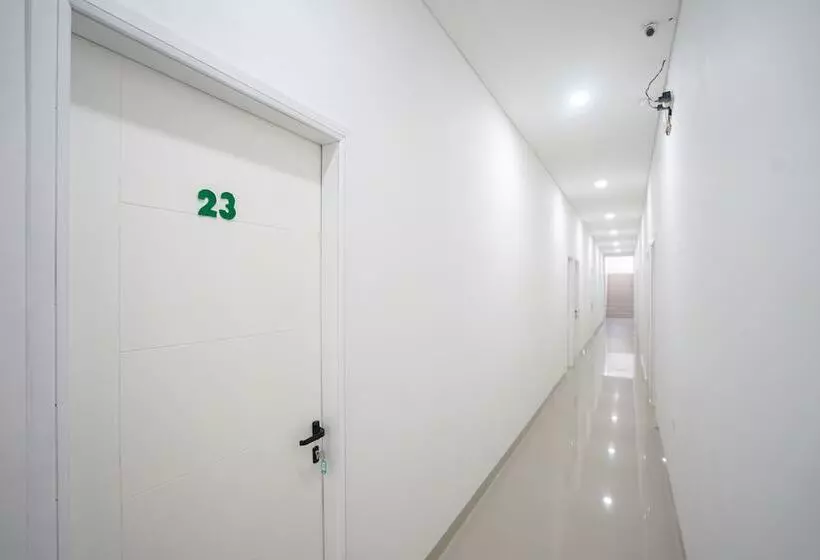 Oyo 443 Hotel Barlian