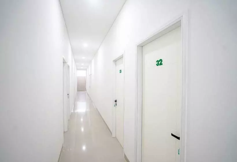 Oyo 443 Hotel Barlian