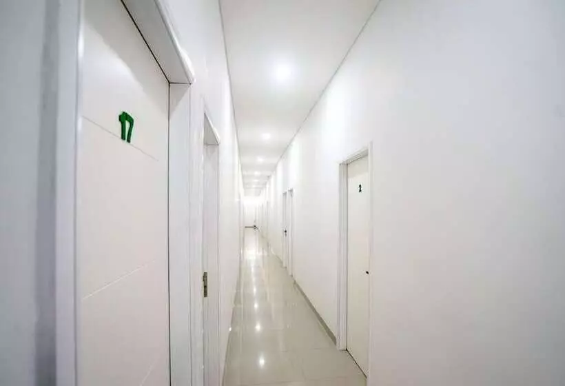 Oyo 443 Hotel Barlian
