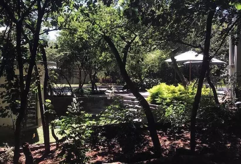 پانسیون 528 Victoria Falls Guest House