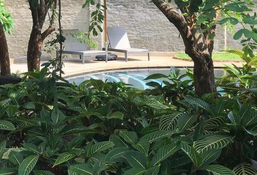 پانسیون 528 Victoria Falls Guest House