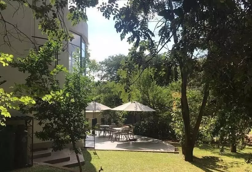 پانسیون 528 Victoria Falls Guest House