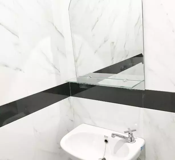 Majatalo Reddoorz Plus Near Politeknik Negeri Malang