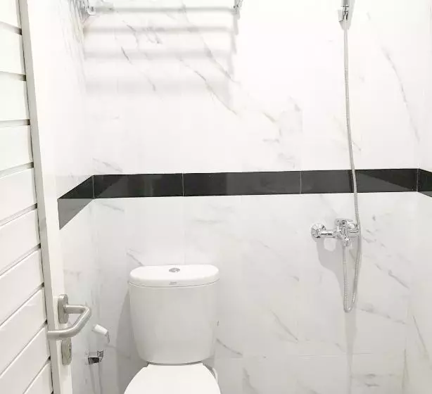 Majatalo Reddoorz Plus Near Politeknik Negeri Malang