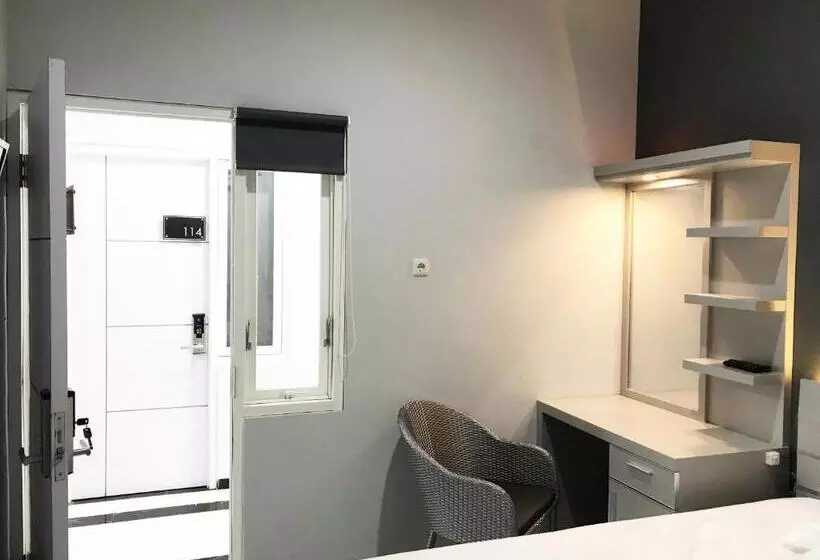 Majatalo Reddoorz Plus Near Politeknik Negeri Malang