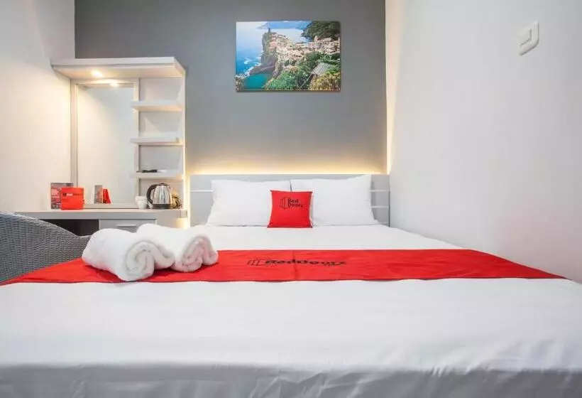 Majatalo Reddoorz Plus Near Politeknik Negeri Malang