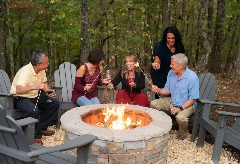 Hotelli Dahlonega Resort And Vineyard