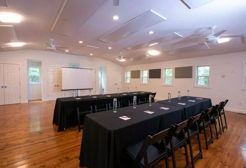 Hotelli Dahlonega Resort And Vineyard