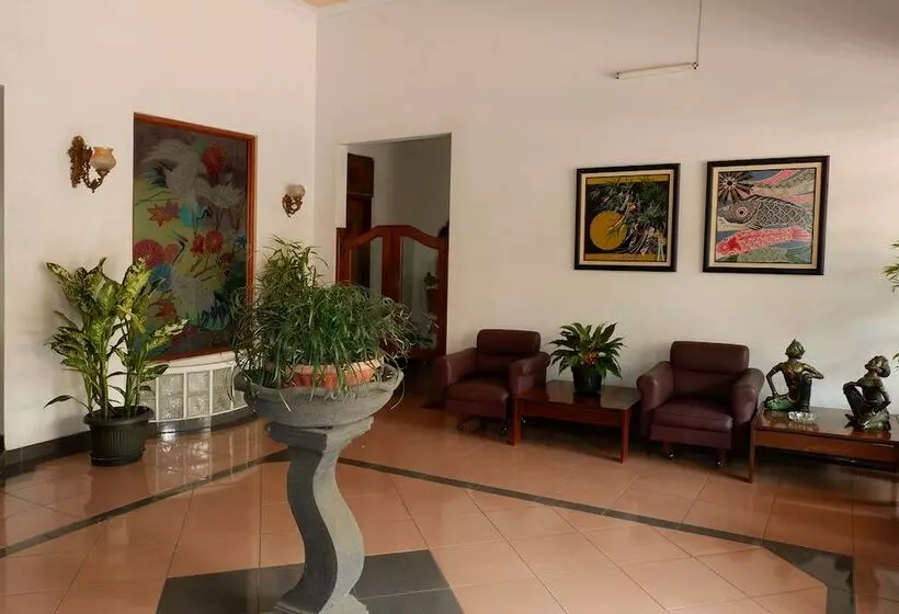 Oyo 517 Hotel Arjuna Lawang
