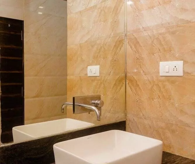 Capital O 27600 Hotel Sai Plaza