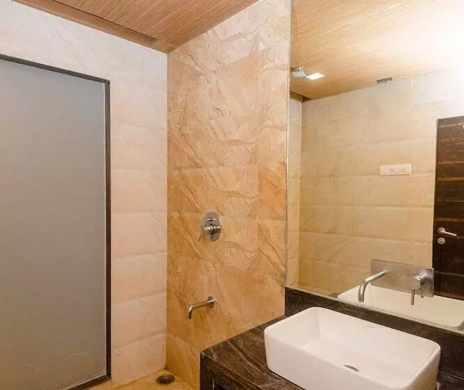 Capital O 27600 Hotel Sai Plaza
