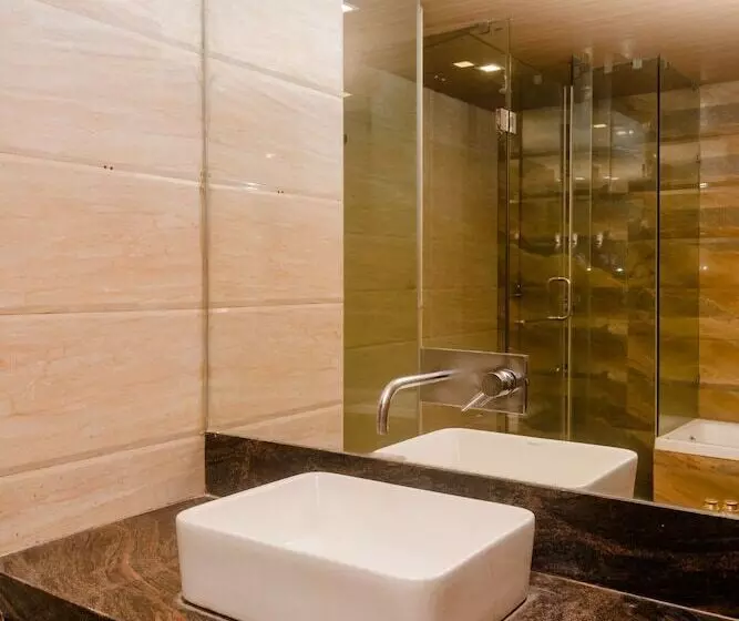 Capital O 27600 Hotel Sai Plaza