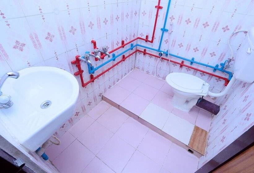 ホテル Oyo 24221 Daneys Guest House