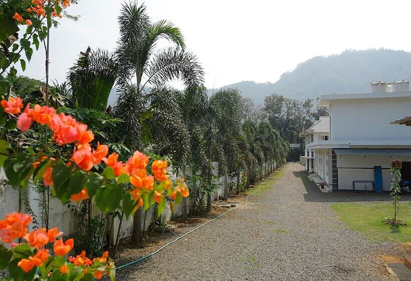 בית מלון כפרי Oyo 26964 Palm View Residency