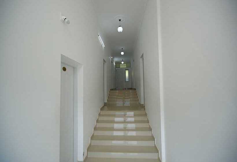 בית מלון כפרי Oyo 26964 Palm View Residency