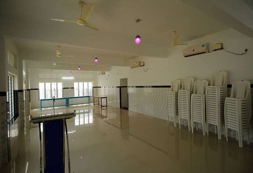 בית מלון כפרי Oyo 26964 Palm View Residency