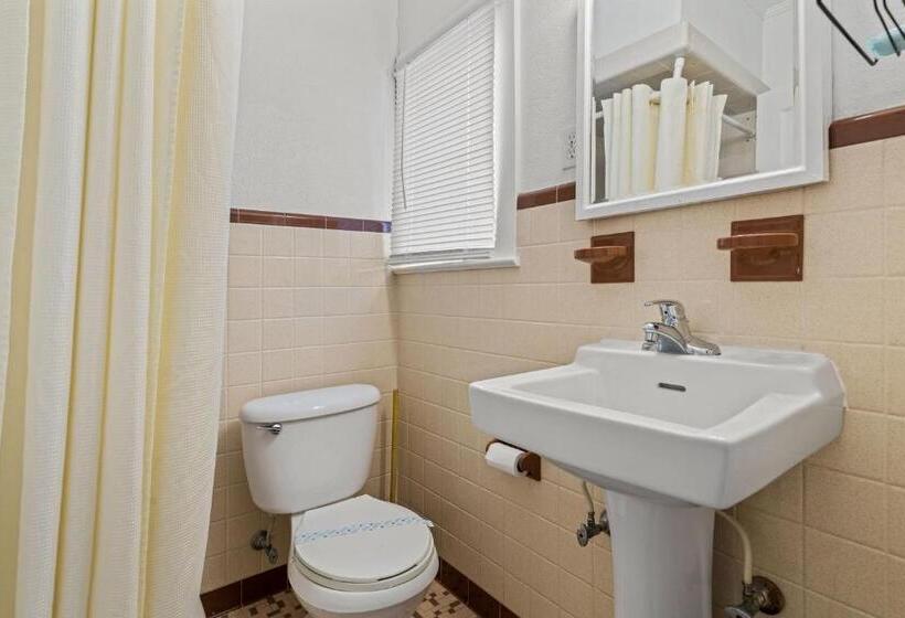 汽车旅馆 Cavalier By The Sea