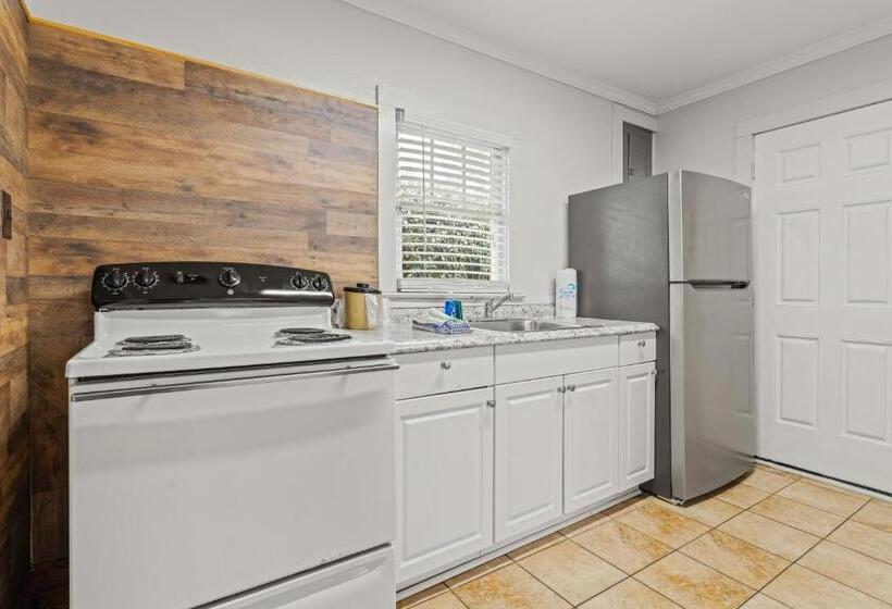 汽车旅馆 Cavalier By The Sea