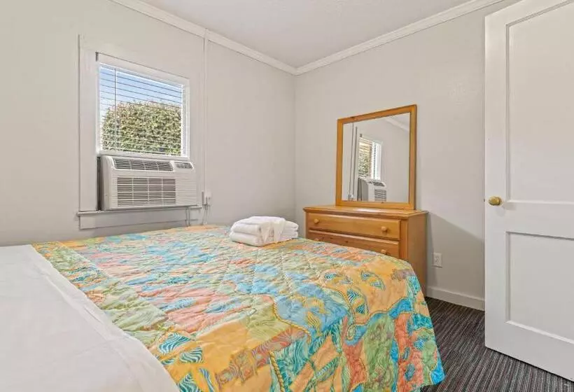 モーテル Cavalier By The Sea