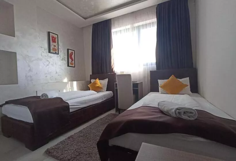 Garnet Hotel & Event Centar