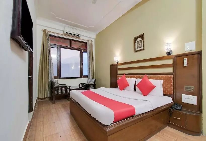 Oyo 26837 Hotel White House