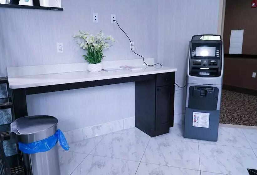 Hotelli Mint Jfk Airport