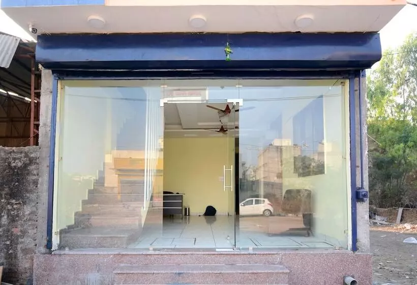 Oyo 22993 Hotel Ozas Grand
