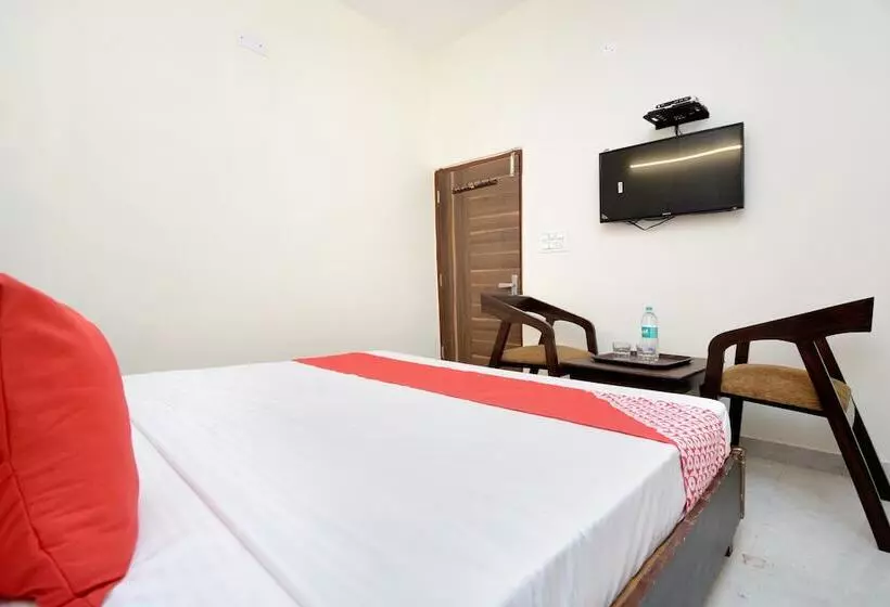 Oyo 22993 Hotel Ozas Grand
