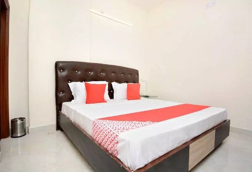 Oyo 22993 Hotel Ozas Grand