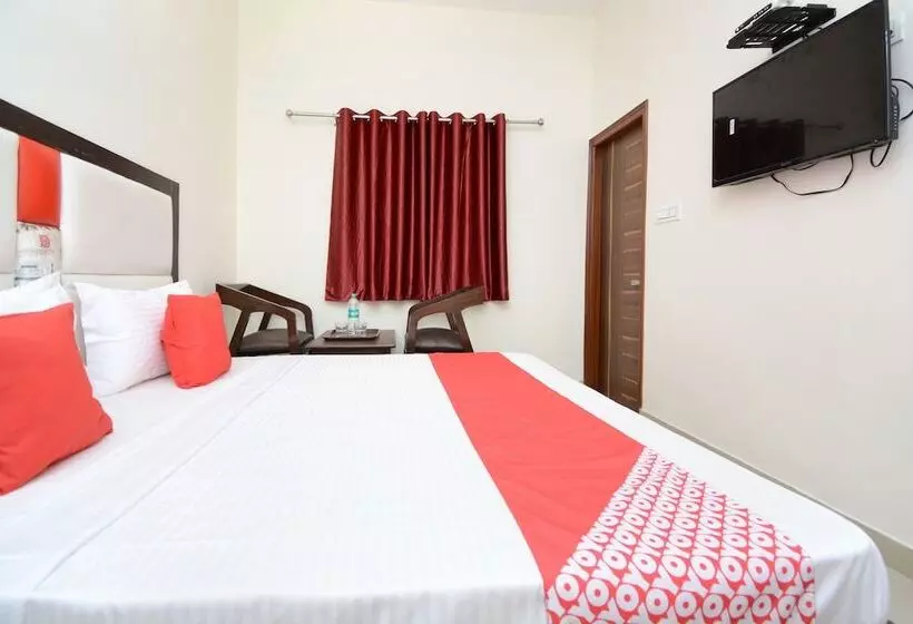 Oyo 22993 Hotel Ozas Grand
