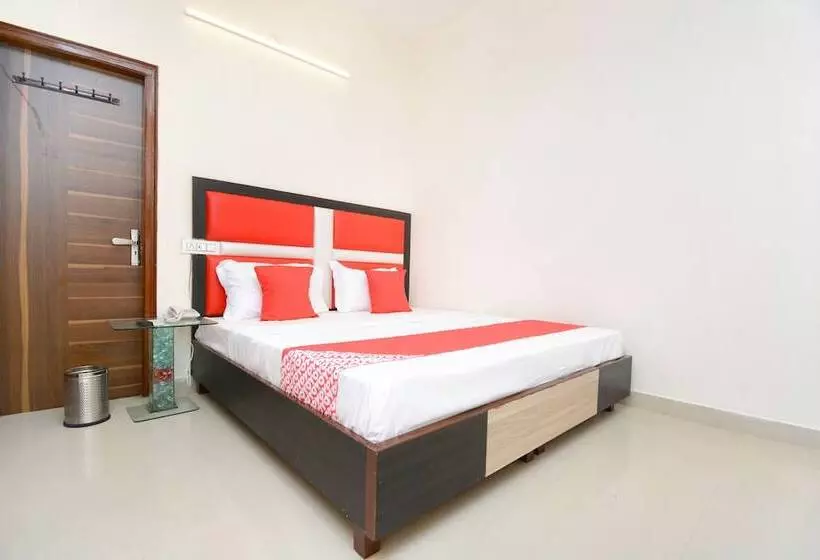 Oyo 22993 Hotel Ozas Grand