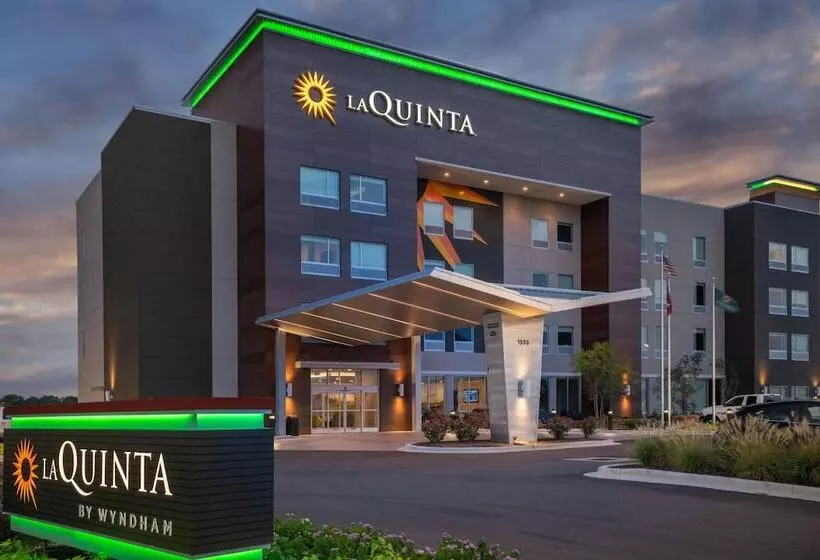 Hotelli La Quinta By Wyndham West Memphis
